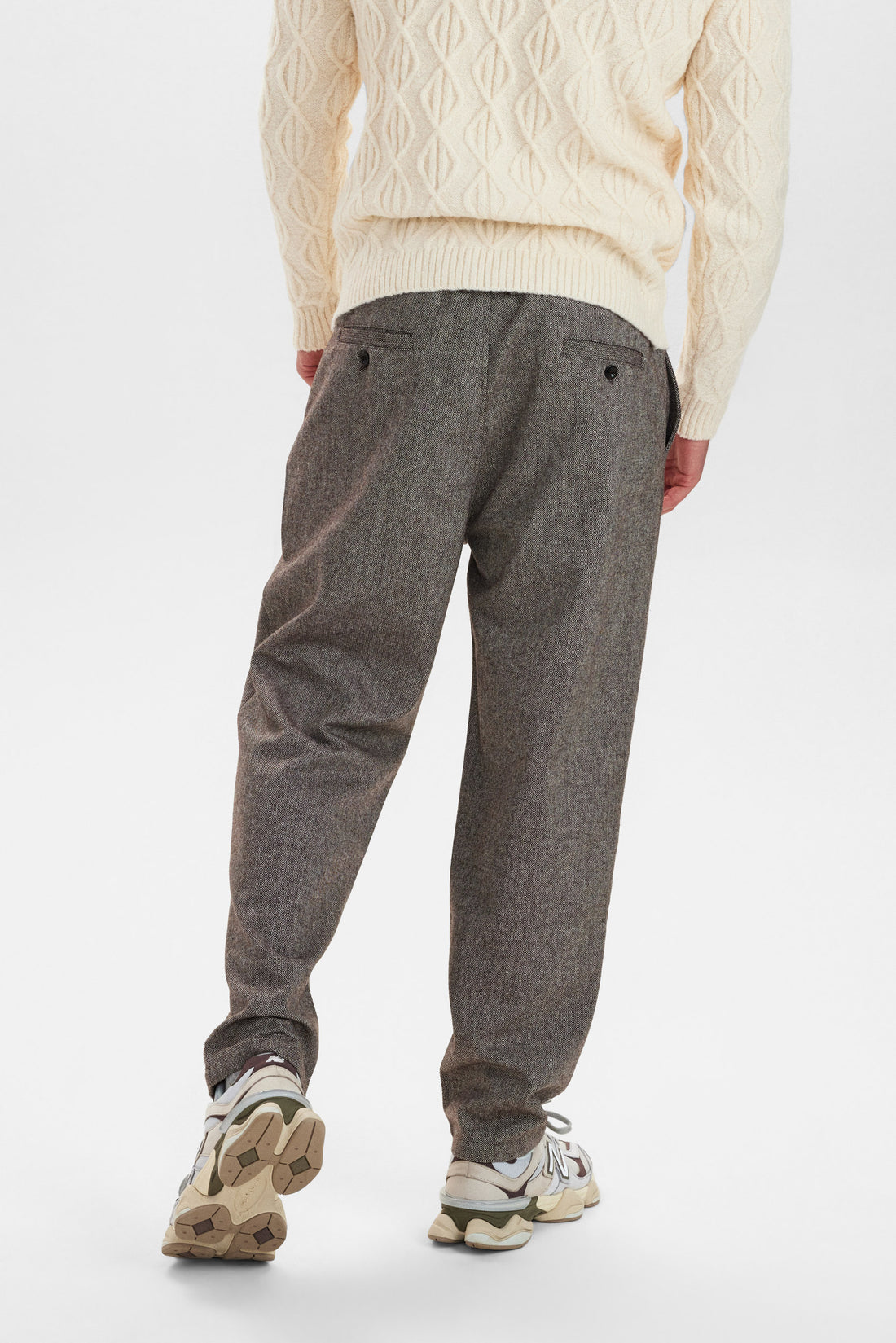 DXNMXRK. DX-Eik Outlet Dark Brown